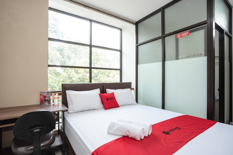 RedDoorz near Eka Hospital BSD City, Tangerang, Indonesia