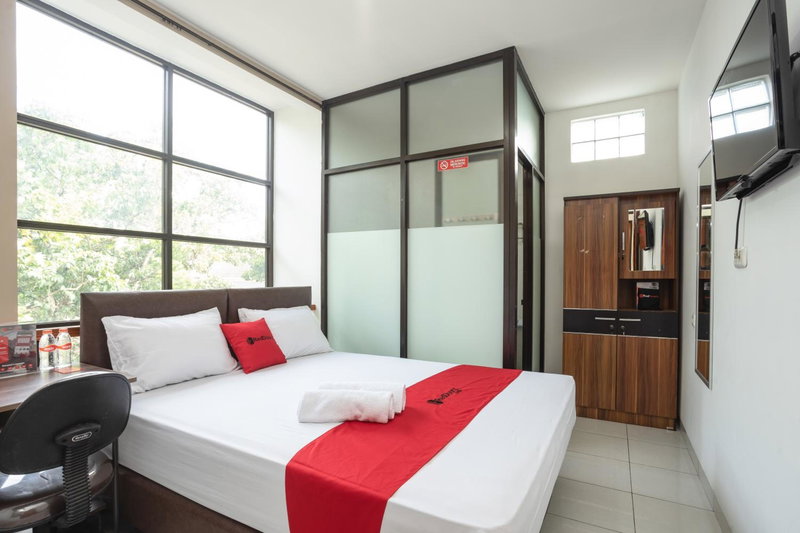 RedDoorz near Eka Hospital BSD City, Tangerang, Indonesia