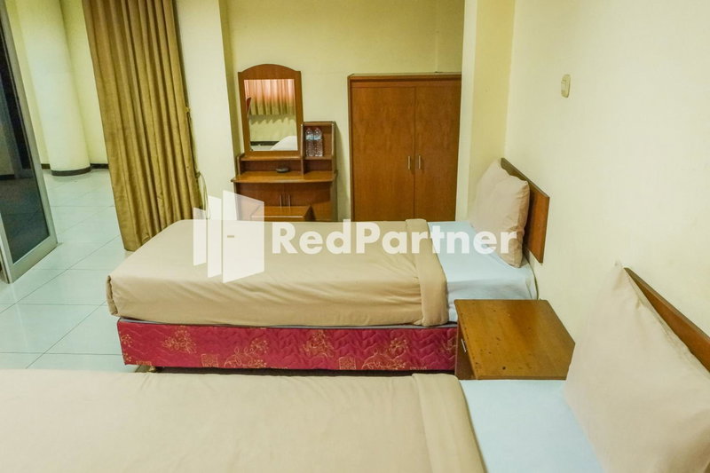 Grand Kembar Hotel Mitra RedDoorz, Bandung, Indonesia