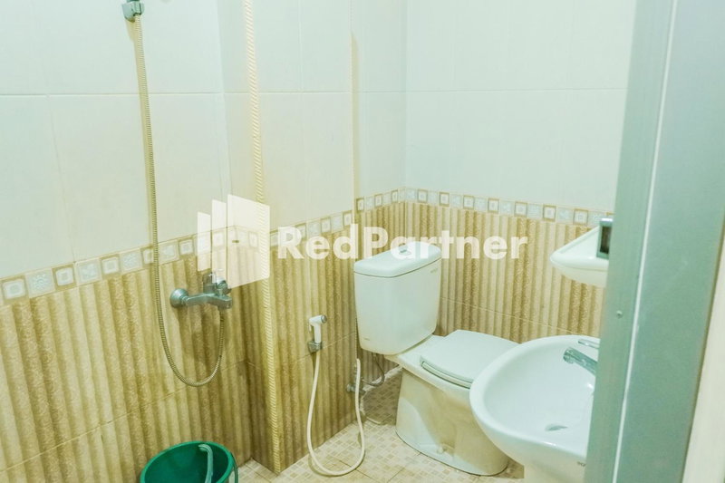 Grand Kembar Hotel Mitra RedDoorz, Bandung, Indonesia