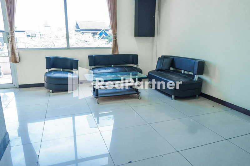 Grand Kembar Hotel Mitra RedDoorz, Bandung, Indonesia