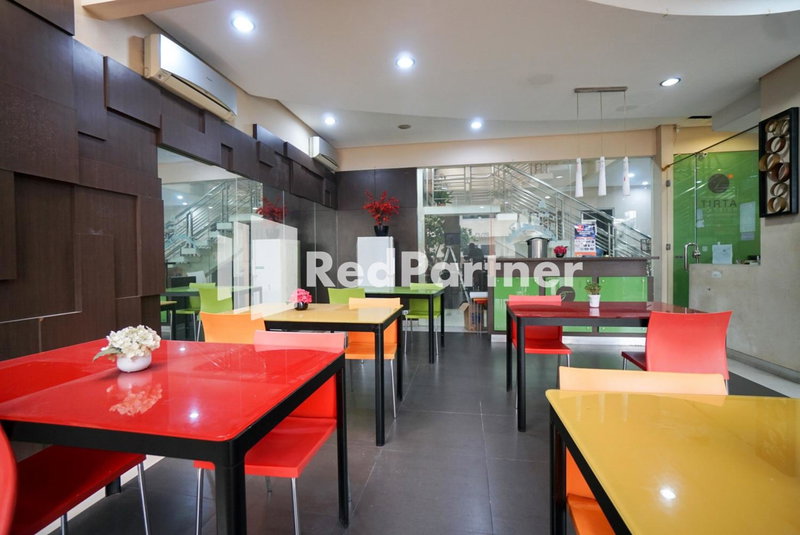 Tirta Mansion Lippo Karawaci Mitra RedDoorz, Karawaci, Indonesia