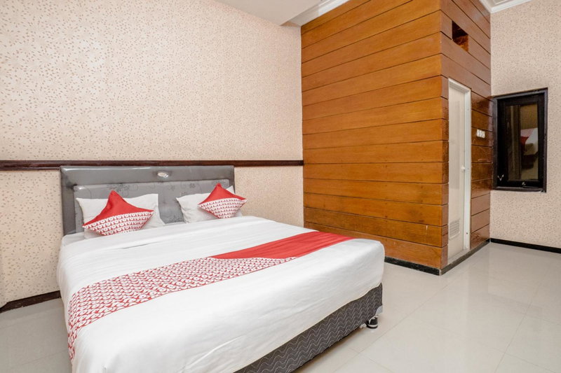 Hotel O Central Batu Near Jatim Park 3 Formerly Bunga Matahari Hotel, Batu, Indonesia