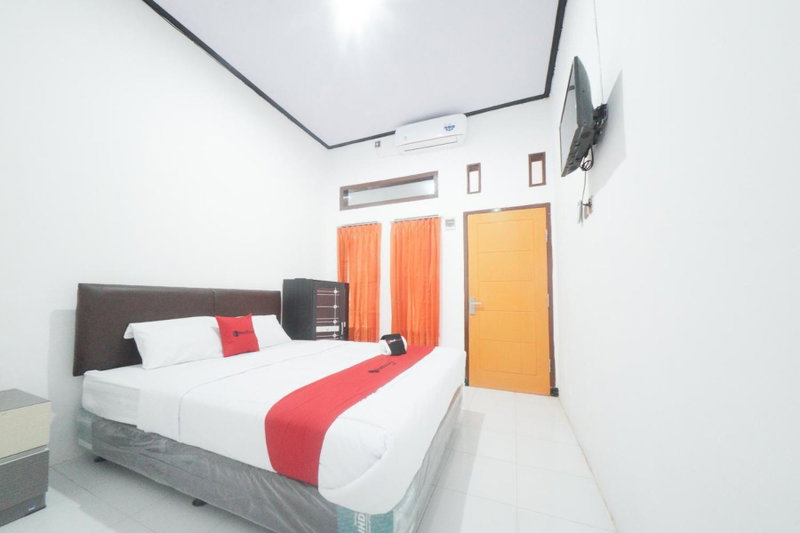 RedDoorz Syariah near Mall Roxy Banyuwangi 2, Banyuwangi, Indonesia