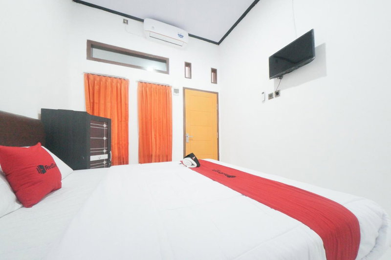 RedDoorz Syariah near Mall Roxy Banyuwangi 2, Banyuwangi, Indonesia