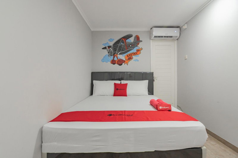 RedDoorz Plus near Lembang Park & Zoo, Bandung, Indonesia