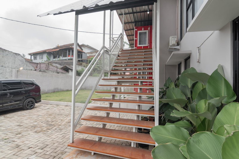 RedDoorz Plus near Lembang Park & Zoo, Bandung, Indonesia