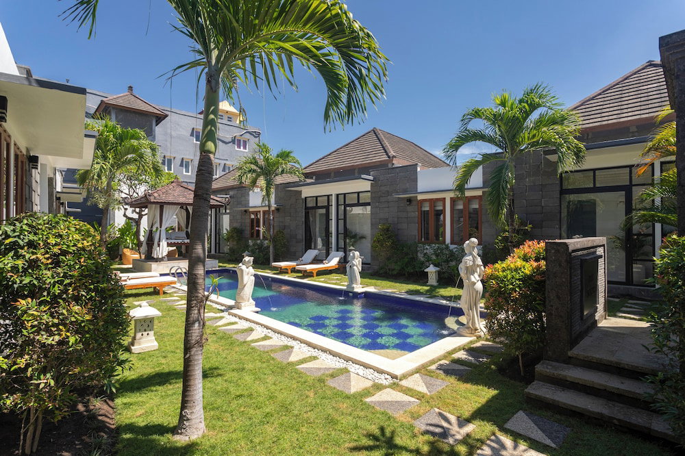 Emy Sanur, Indonesia