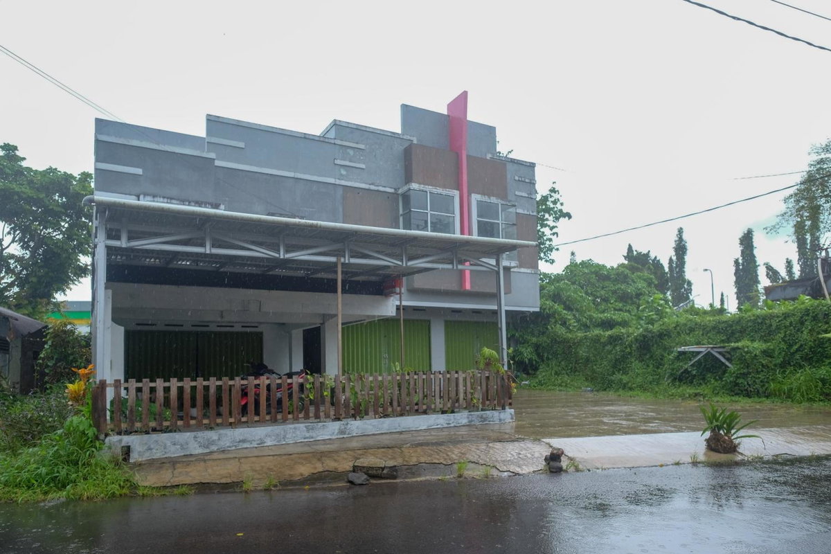 Hotel · RedDoorz at Lapangan Bandara Sam Ratulangi Manado, Manado