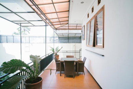 Urbanview Hotel Griya Surya Malang by RedDoorz, Malang, Indonesia