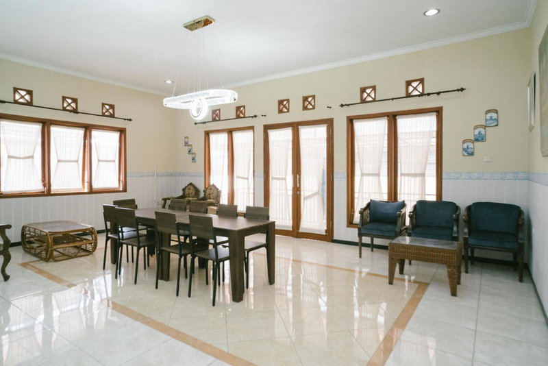 Urbanview Hotel Griya Surya Malang by RedDoorz, Malang, Indonesia