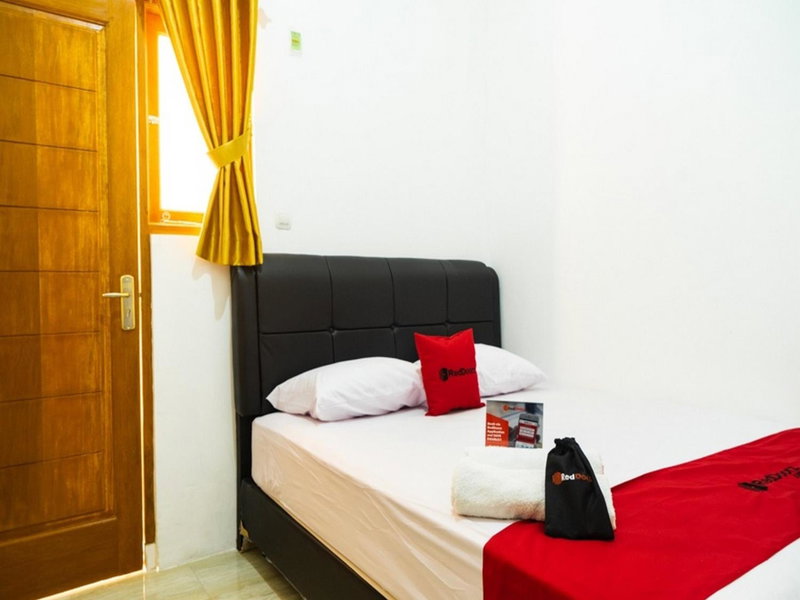 RedDoorz near Cipinang Indah Mall, Jakarta, Indonesia