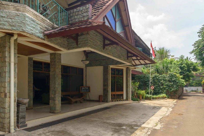 RedDoorz Plus near Kemang Raya, Jakarta, Indonesia