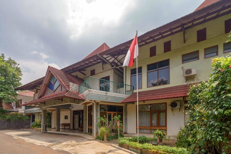 RedDoorz Plus near Kemang Raya, Jakarta, Indonesia