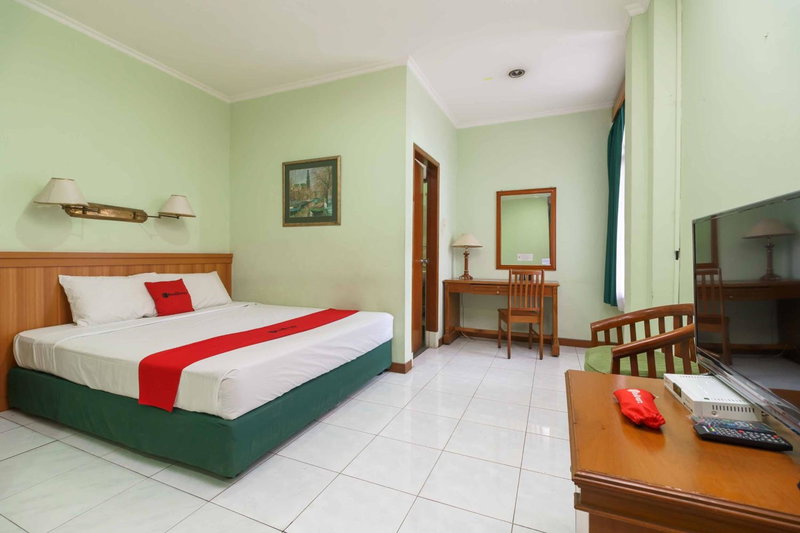 RedDoorz Plus near Kemang Raya, Jakarta, Indonesia