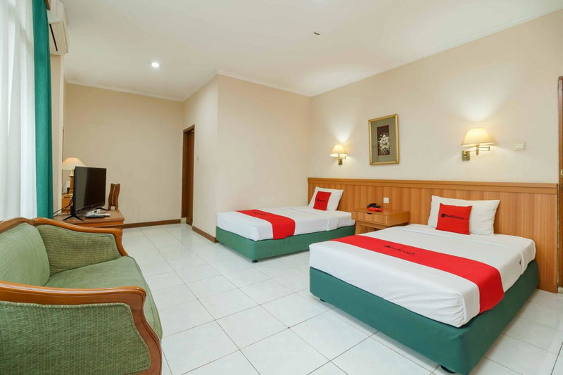 RedDoorz Plus near Kemang Raya, Jakarta, Indonesia