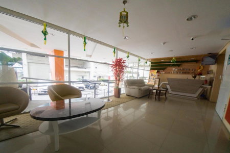 RedDoorz Apartment near Bundaran Satelit Surabaya 2, Surabaya, Indonesia