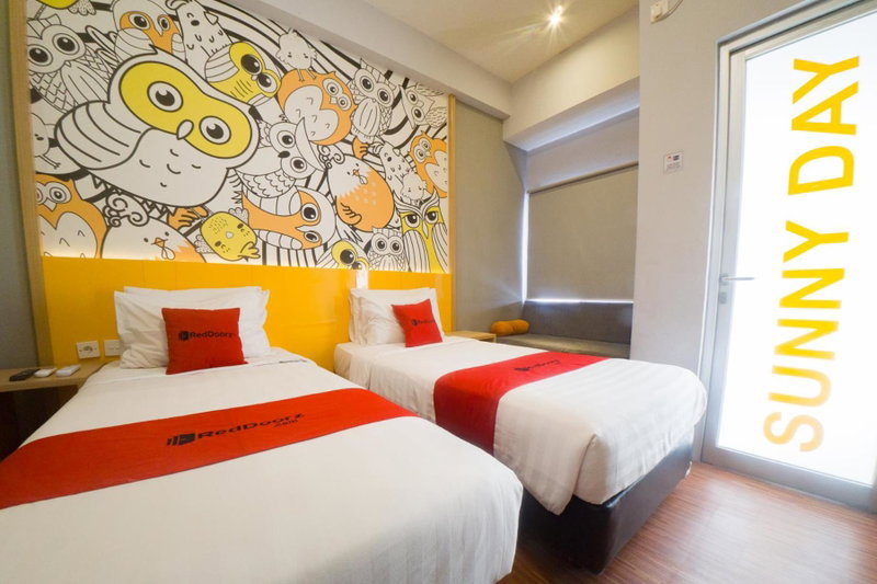 RedDoorz Apartment near Bundaran Satelit Surabaya 2, Surabaya, Indonesia