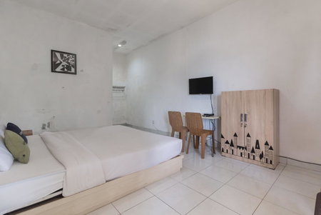 Urbanview Hotel D'Pineapple Villa Ciater by RedDoorz, Subang, Indonesia