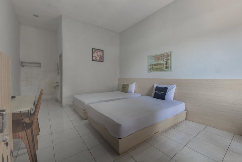 Urbanview Hotel D'Pineapple Villa Ciater by RedDoorz, Subang, Indonesia