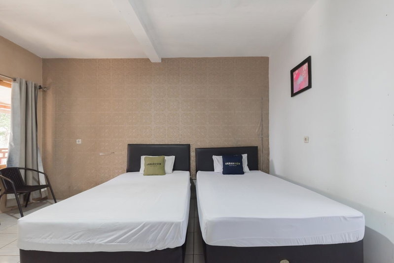 Urbanview Hotel D'Pineapple Villa Ciater by RedDoorz, Subang, Indonesia
