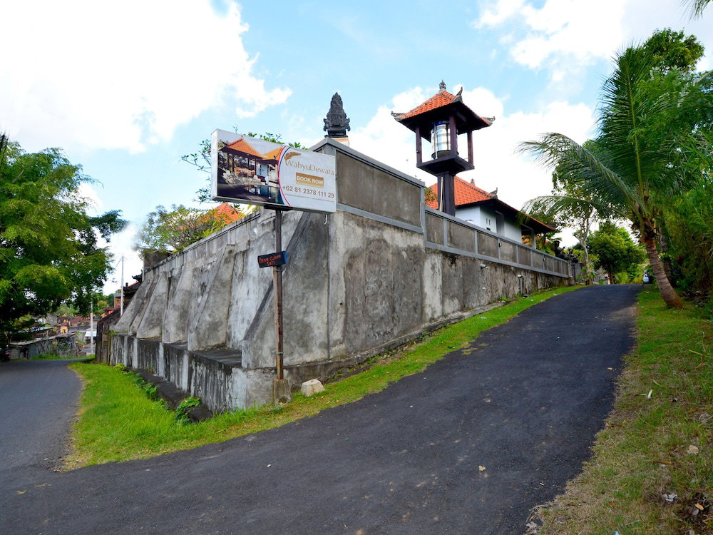 Wahyu Dewata, Indonesia
