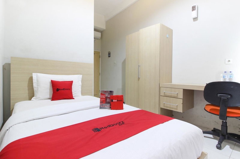 RedDoorz Plus near UPN Jogjakarta 2, Yogyakarta, Indonesia