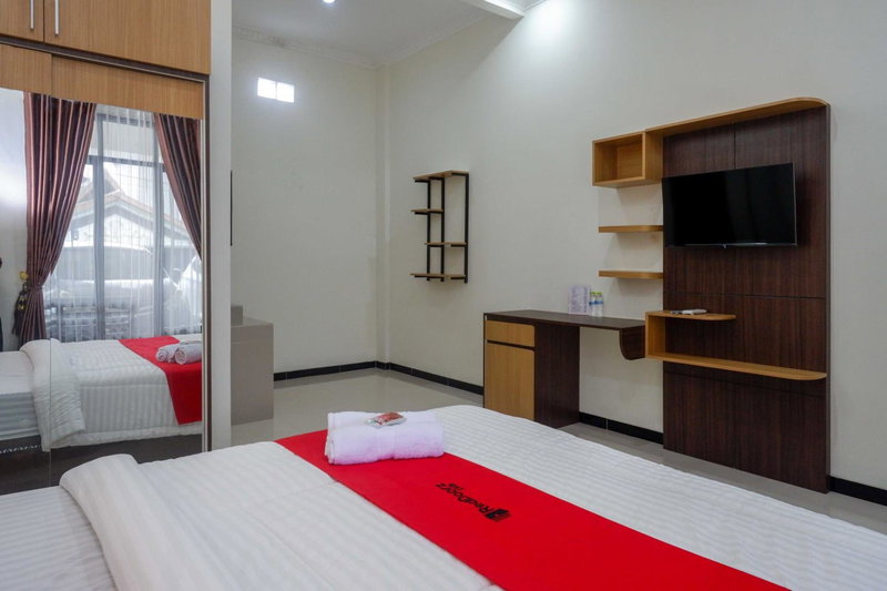 RedDoorz near Terminal Tirtonadi 2, Kadiporo 1, Indonesia