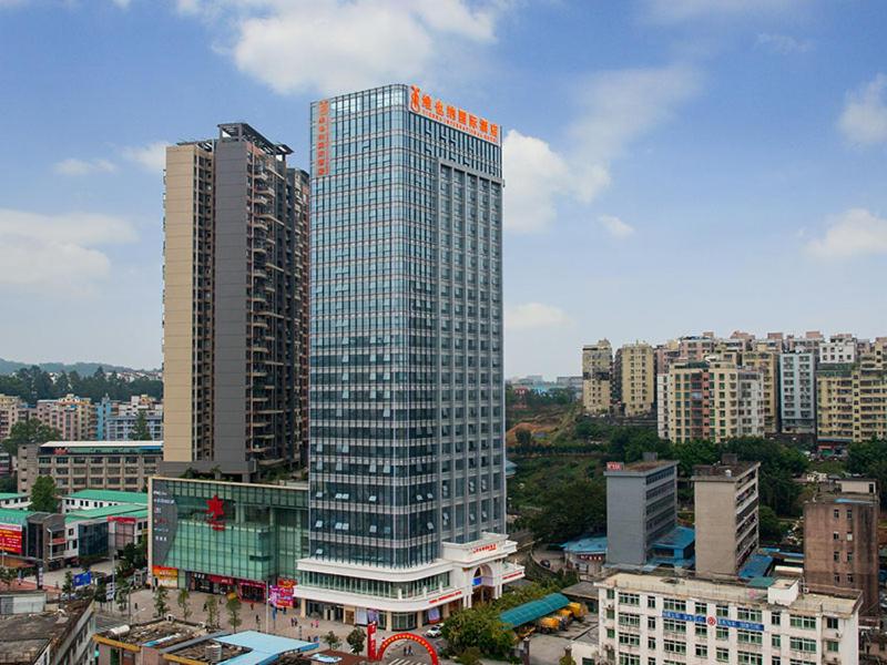 Vienna International Hotel Shenzhen Xiashuijing Metro Station, China
