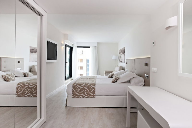 Iberostar Waves Cala Millor -Adults Only, Sant Llorenç des Cardassar, Spain