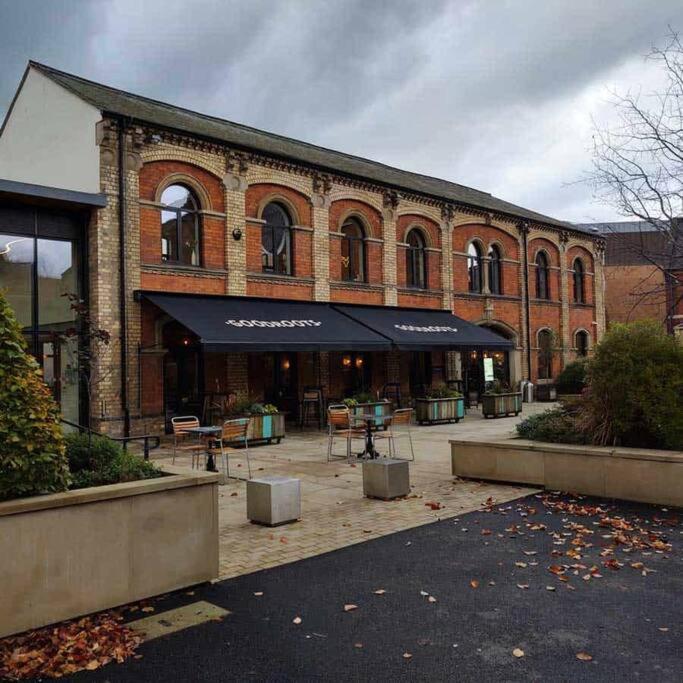 UNRIVALLED LOCATION - FIVE STAR - Worcester Apartment, Reino Unido
