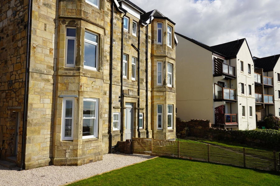 Beach house no2 with amazing sea views and private garden onto beach., Fairlie, United Kingdom