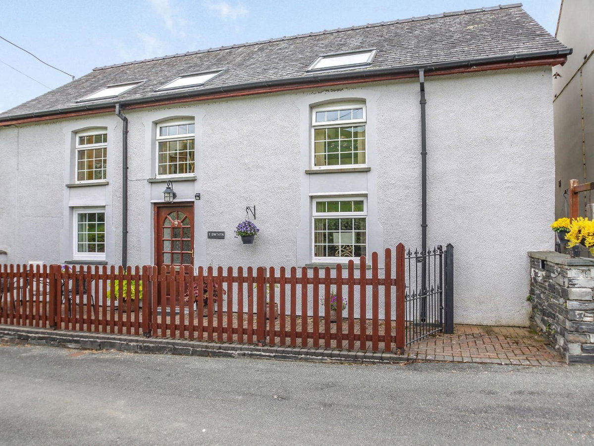 Hotel · Y Bwthyn, Llanegryn