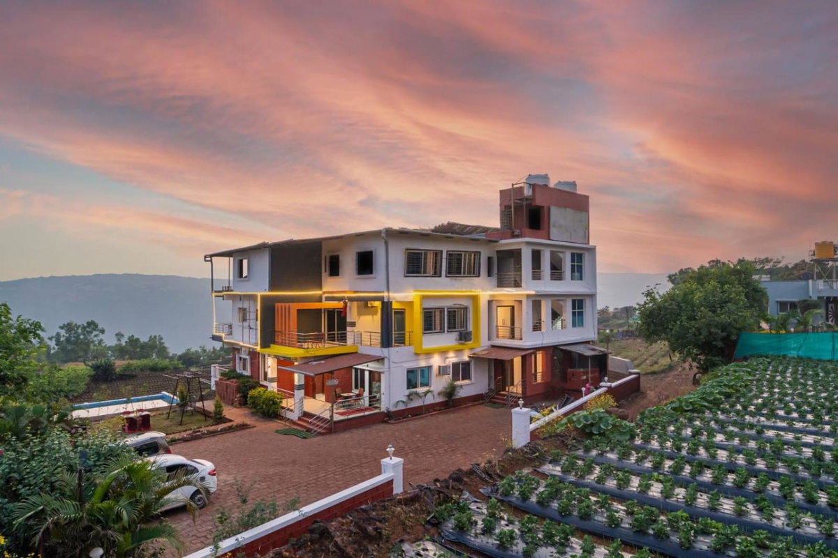 Strawberry King Resort, India