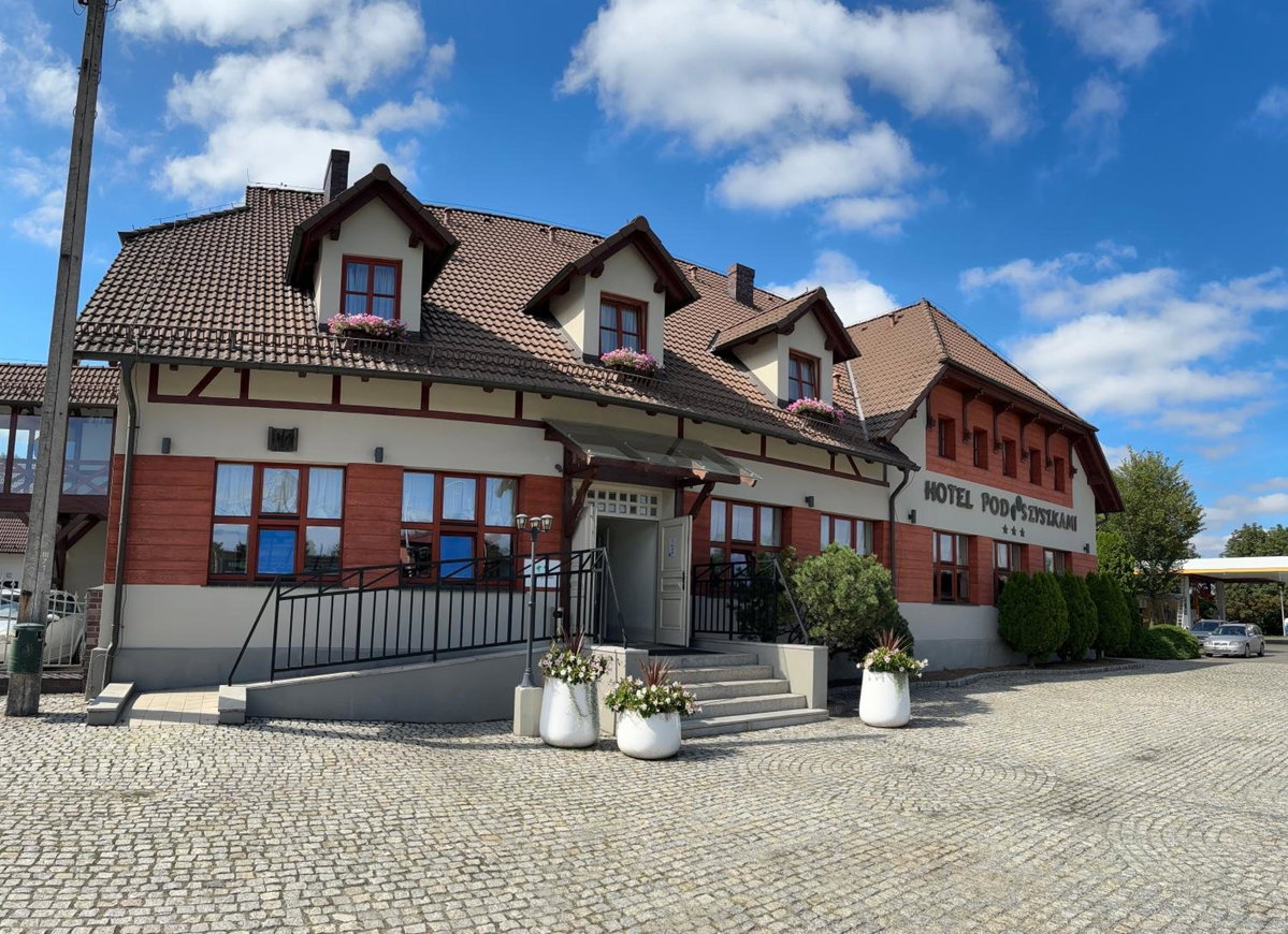 Hotel i Restauracja Pod Szyszkami, Poland