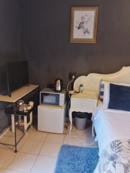 Aloha Menlyn Lodge Ensuite Rooms with shower all with own entrance and unlimited free WiFi, Pretoria, South Africa
