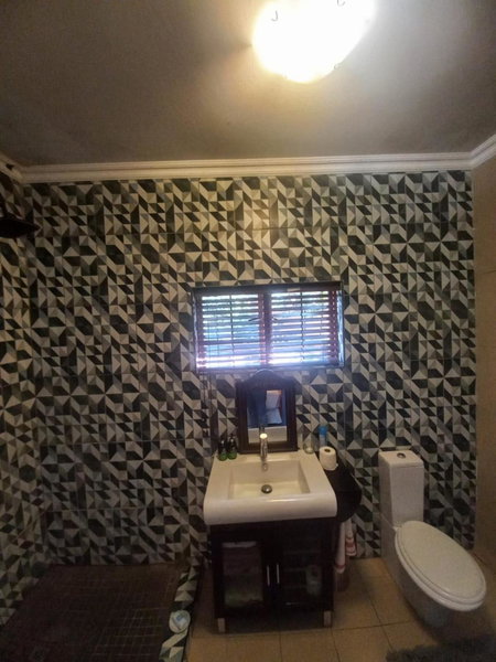 Aloha Menlyn Lodge Ensuite Rooms with shower all with own entrance and unlimited free WiFi, Pretoria, South Africa