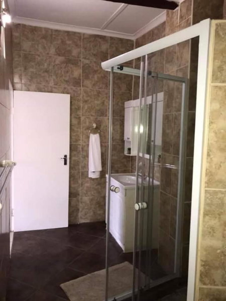 Hill Top Farm Lodge, Sea Park, South Africa