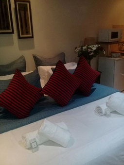Shalamanzi Lodge, Hartbeespoort, South Africa