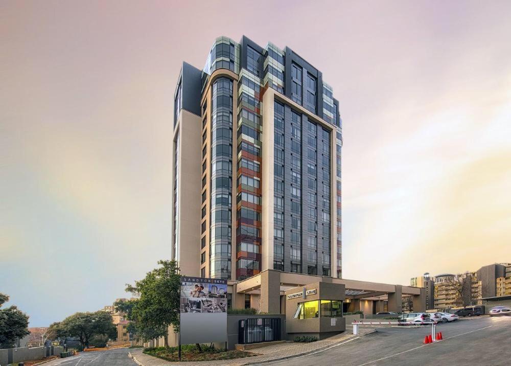 Hotel · Luxury @ Sandton Skye, Johannesburg