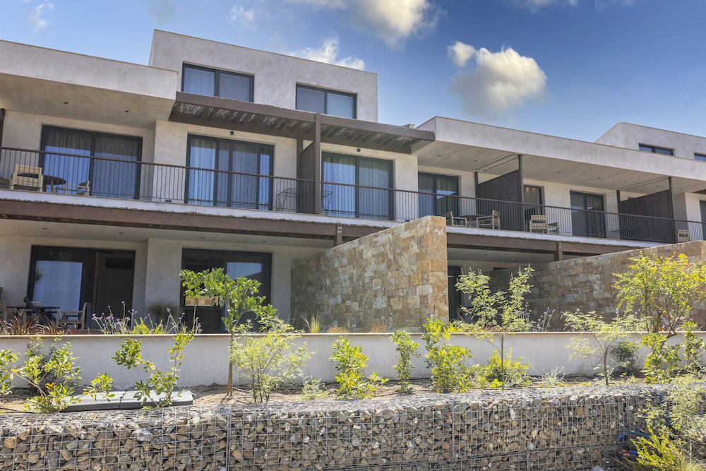 Pnoes Luxury Suites, Greece