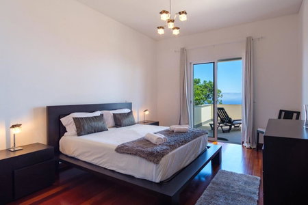 GuestReady - Spacious stay with sea views, Caniço, Portugal