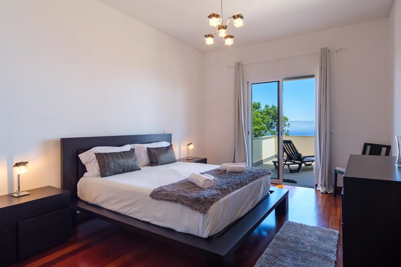 GuestReady - Spacious stay with sea views, Caniço, Portugal