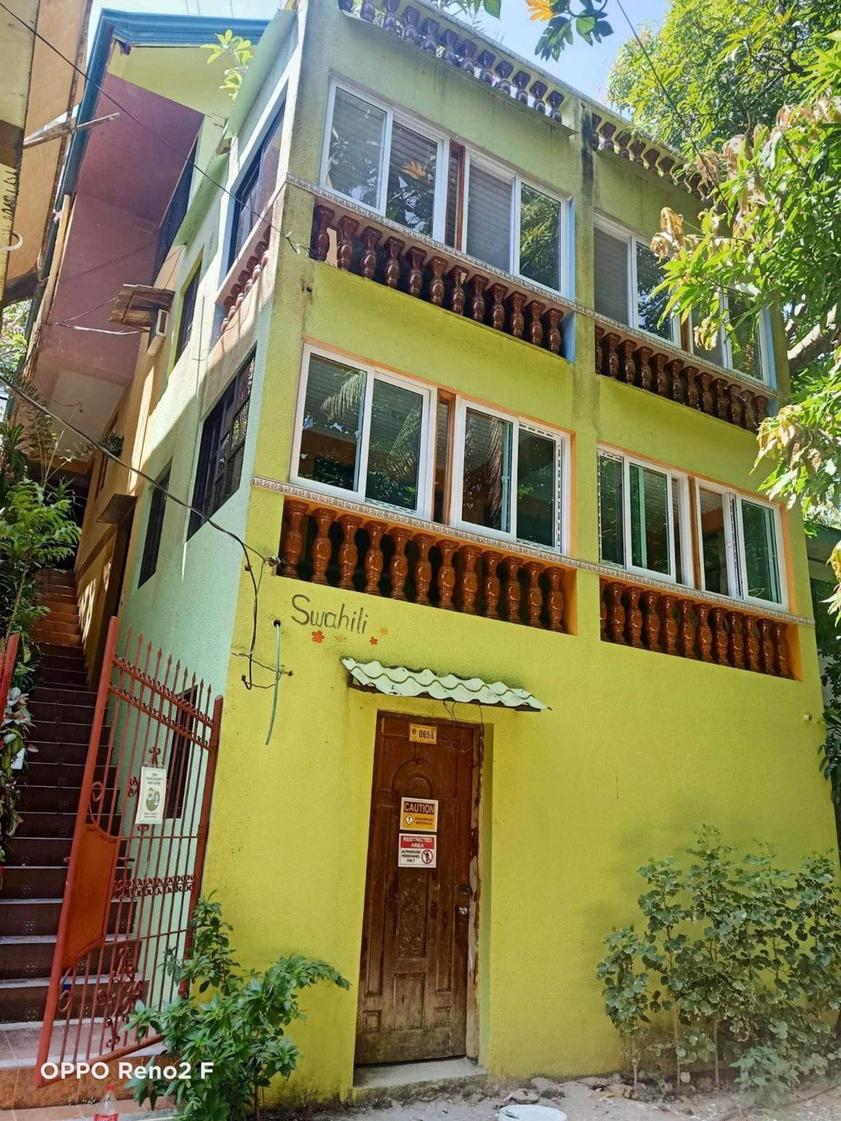 Swahili apartelle, Philippines