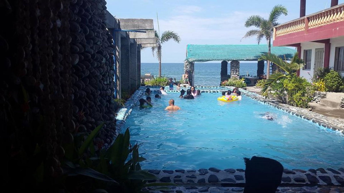 RedDoorz @ White Castle Beach Resort Iba Zambales, Philippines