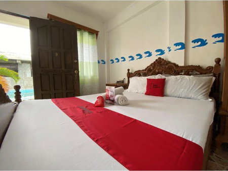 RedDoorz @ White Castle Beach Resort Iba Zambales, Iba, Philippines