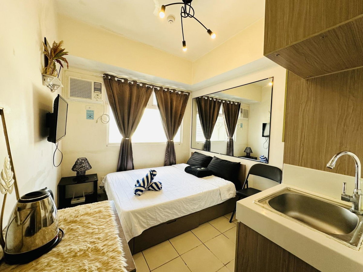 Great View@Fully Equipped Condo w/ WiFi NETFLIX @the Metro, Philippines