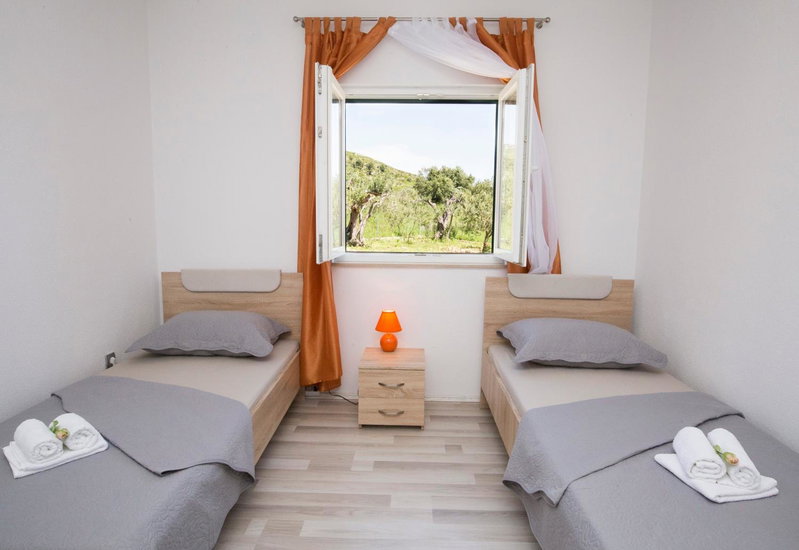 Holiday House M&A&K with swimming pool, Kastel Stafilic, Croatia