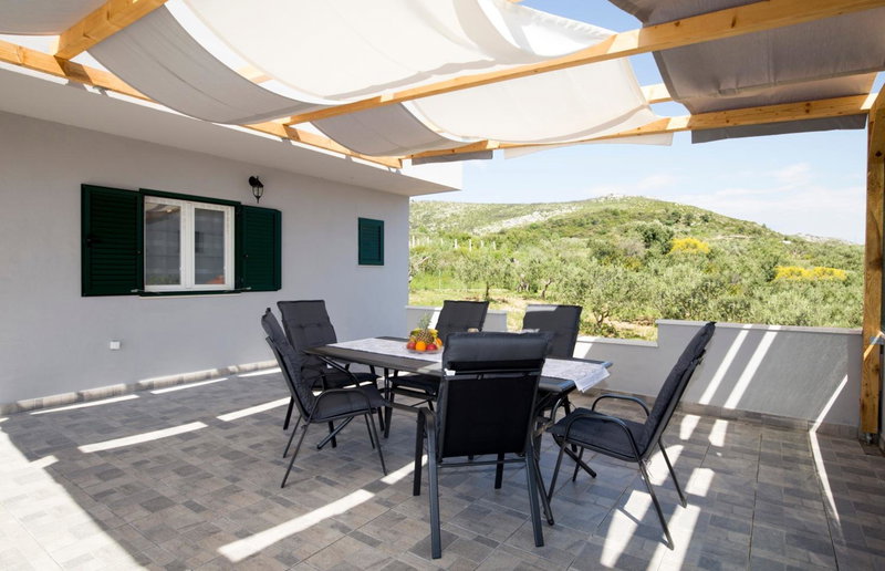 Holiday House M&A&K with swimming pool, Kastel Stafilic, Croatia