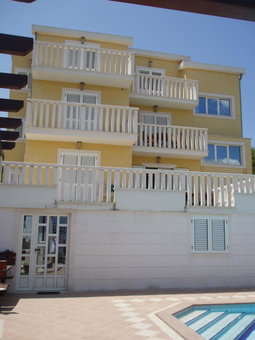 Apartments Romana, Slatine, Croatia